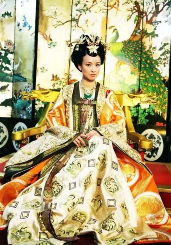 真凍齡女神！50歲張庭曬家人「小3歲妹妹像極姐姐」　 卻被吐槽更像媽：保養與不保養的區別