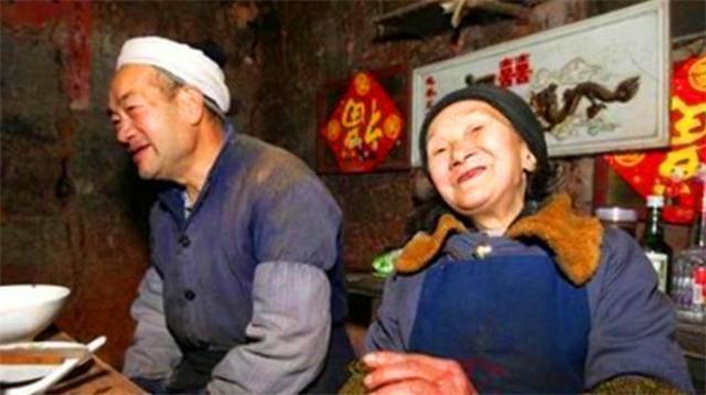 完美愛情？21歲少年「帶31歲寡婦」私奔到深山　花50年為愛妻築「天梯」被發現後卻飽受質疑