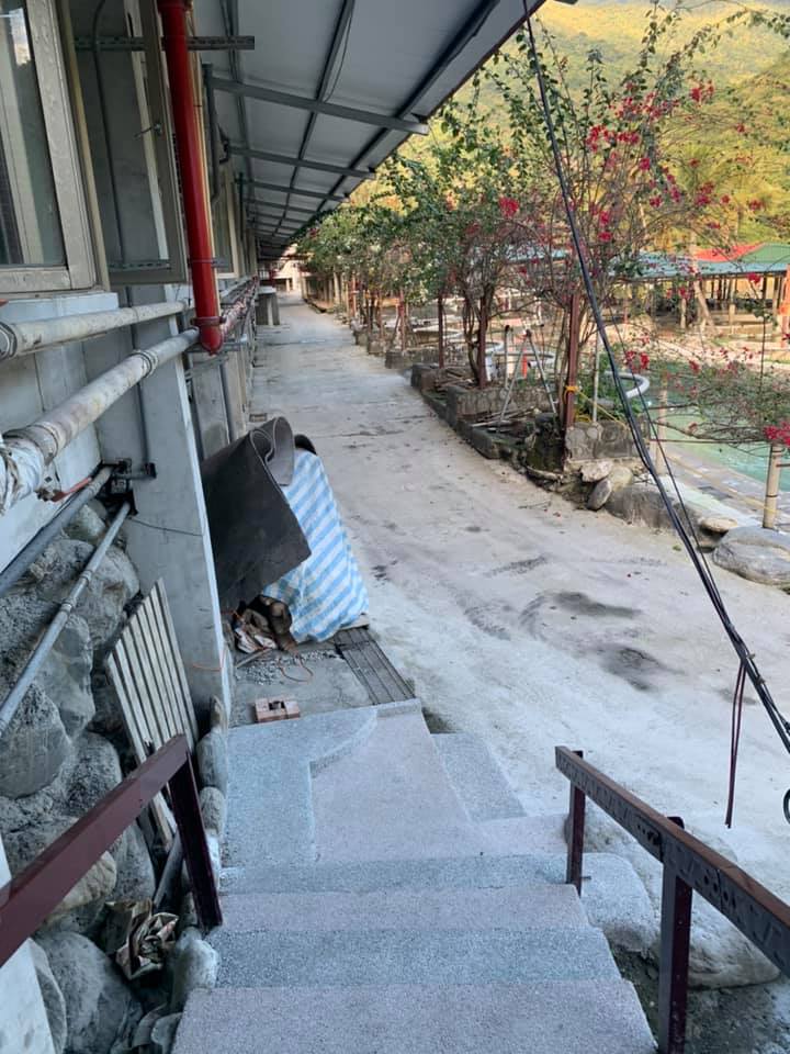 1晚要9200！台東住宿「鋼筋水泥都外露」地板全是碎石　自嘲「睡到最貴工地」在地人曝：妳賺到了