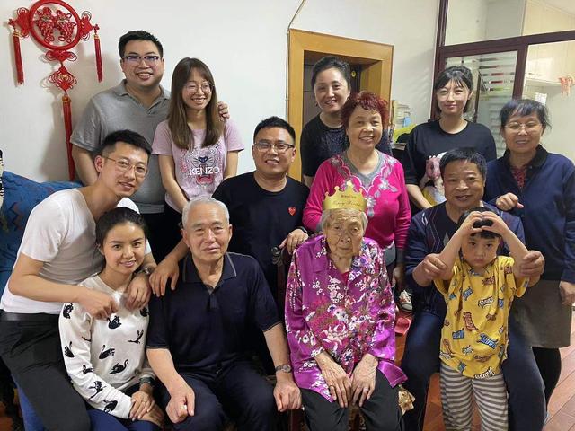 大女兒86歲！108歲人瑞嬤思路清晰「熟記後輩們的生日」　「和四女兒住一起」每天笑到合不攏嘴