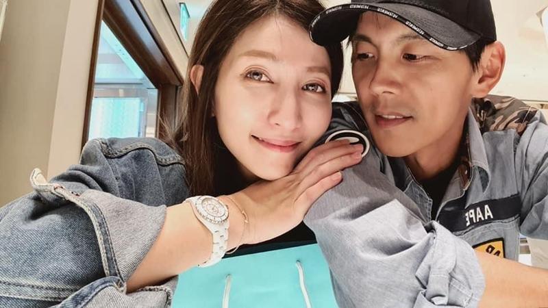 不忘安太座！阿翔過年「送給老婆大紅包」還寫字告白 　Grace哽咽「好受到肯定」：但我絕不會回包　