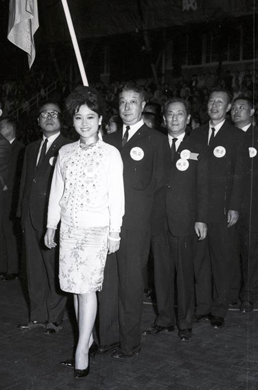 曾被封秀場天后！73歲資深女星「遭丈夫動手」負面新聞不斷　如今婚變「瘦掉半個自己」近況曝光