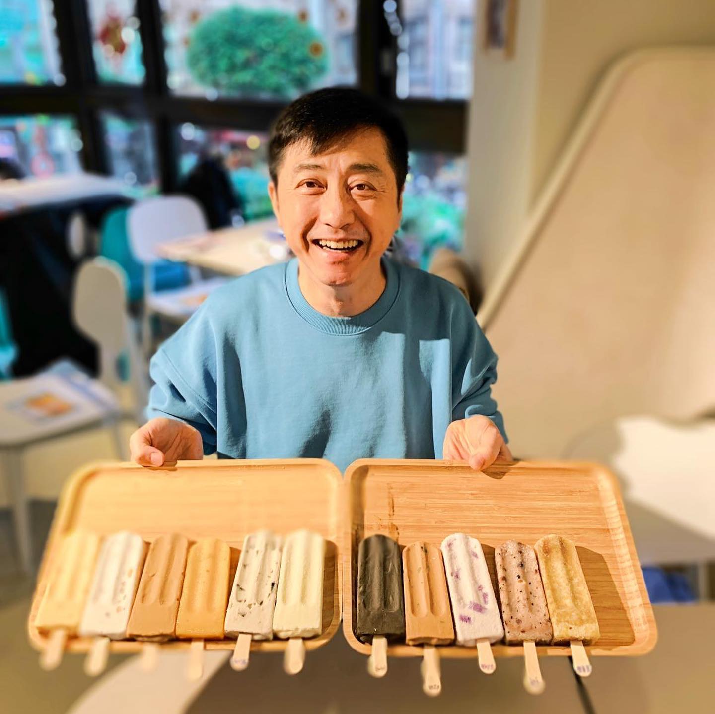 再婚4年好甜 ！哈林「為愛當家庭煮夫」手拎菜籃逛市場　不惜「月砸70萬租2豪宅」全為老婆著想