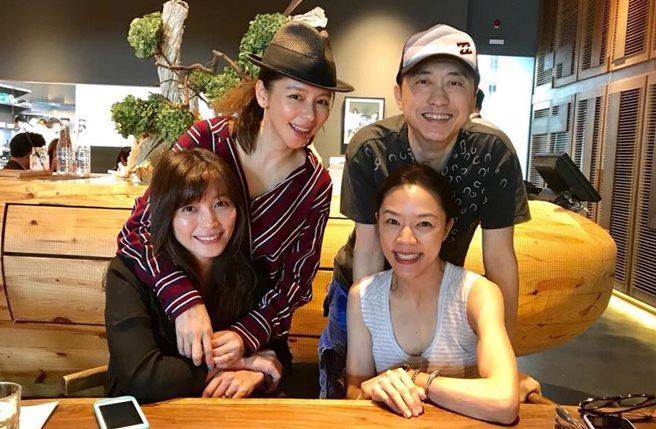 再婚4年好甜 ！哈林「為愛當家庭煮夫」手拎菜籃逛市場　不惜「月砸70萬租2豪宅」全為老婆著想