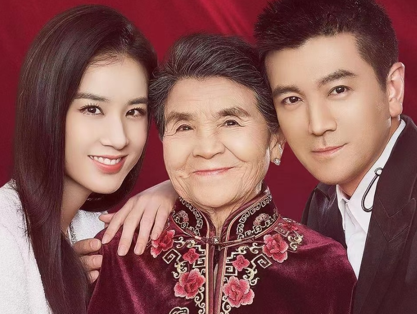 最暖豪門婆媳情！女星挽袖「親為80歲婆婆洗澡」總裁尪感動：是福氣　「深情對話曝光」卻遭疑作秀