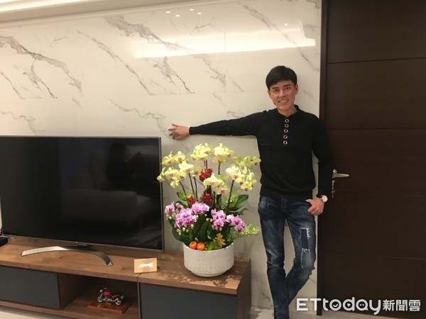 身為家中獨子！本土男星替行動不便母「買電梯大廈」苦扛2千萬房貸　「整整2年沒戲拍」心急喊：兼差當UBER司機