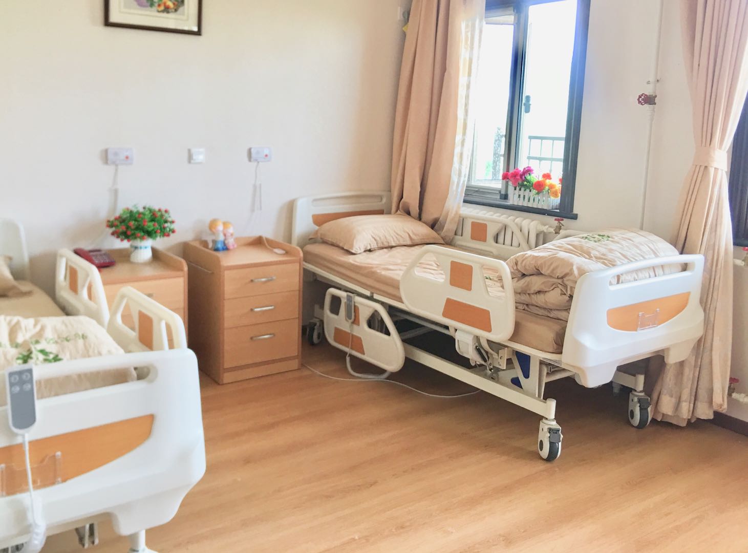 養8博士沒用！92歲爺「被丟養老院無人問」長褥瘡飄尿味　「退休金全給子女」唏噓嘆：基本孝道都沒有