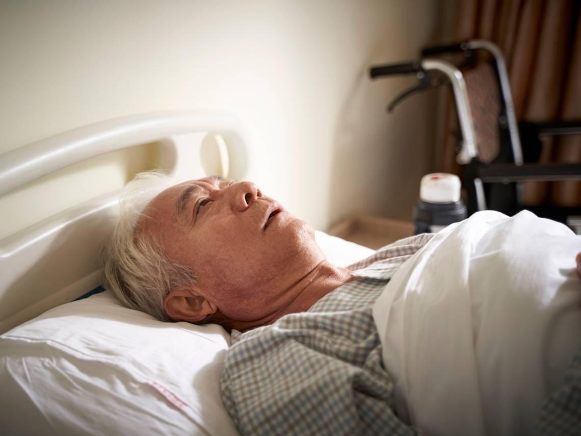 養8博士沒用！92歲爺「被丟養老院無人問」長褥瘡飄尿味　「退休金全給子女」唏噓嘆：基本孝道都沒有