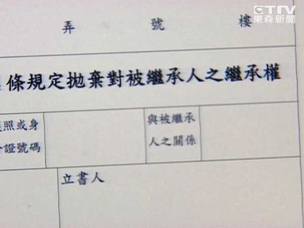 被婆婆弄到離婚！懷孕照做粗工「想坐月子先給3萬」　帶兒離家20年「收拋棄繼承信」氣哭：婆婆是戲精