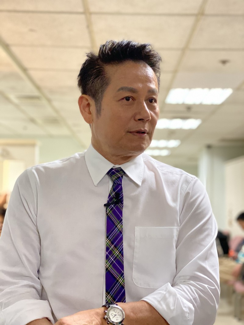 突然臉歪嘴斜！65歲徐乃麟「錄影一半感到不對勁」　「病發畫面曝光」超驚悚：真的不能拖...