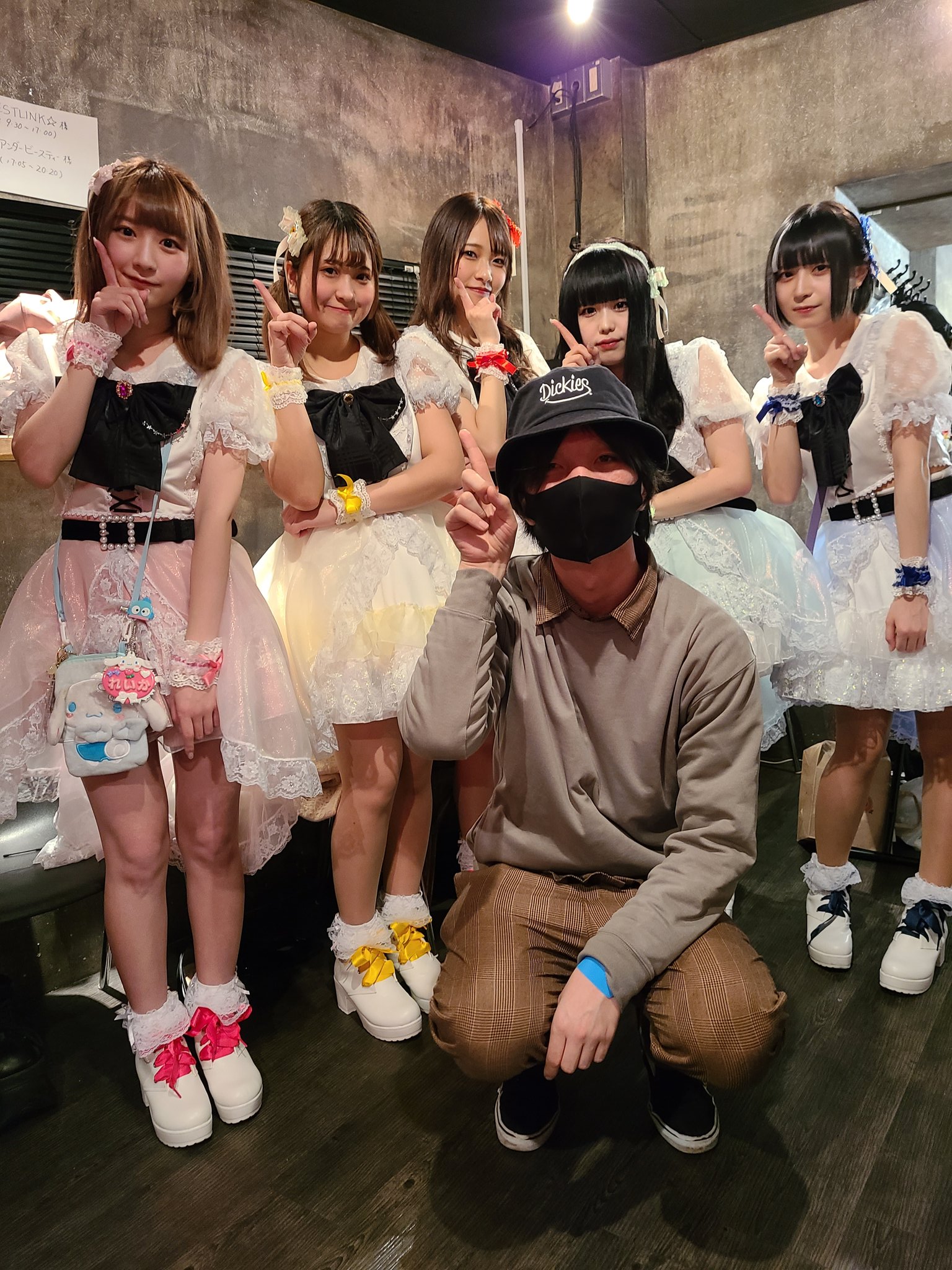 女大十八變!眼鏡妹「小時候飄嬸味狂被笑」超受傷 化悲憤為力量「逆襲當上女團C位」美到逆轉人生