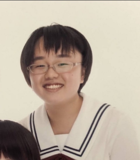 女大十八變!眼鏡妹「小時候飄嬸味狂被笑」超受傷 化悲憤為力量「逆襲當上女團C位」美到逆轉人生