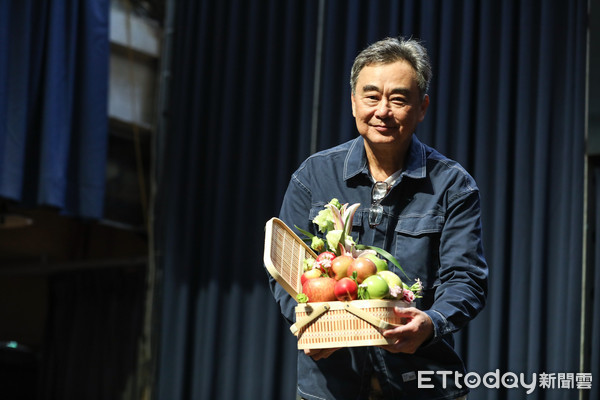 不捨35年愛妻！陳昇認罹癌「呆站路邊半小時」不敢告訴老婆　求續命喊「跟我女人有約定」愧疚哽咽
