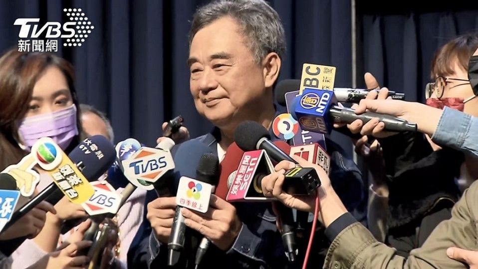不捨35年愛妻！陳昇認罹癌「呆站路邊半小時」不敢告訴老婆　求續命喊「跟我女人有約定」愧疚哽咽