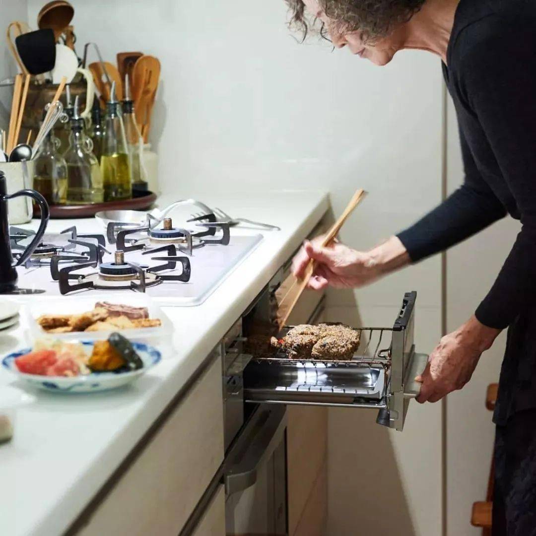 何懼變老！日本74歲主婦「5點起床做飯」與老公分床睡　生活曝光「卻被10萬人大呼羨慕」：神仙生活