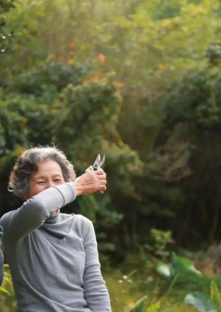 何懼變老！日本74歲主婦「5點起床做飯」與老公分床睡　生活曝光「卻被10萬人大呼羨慕」：神仙生活