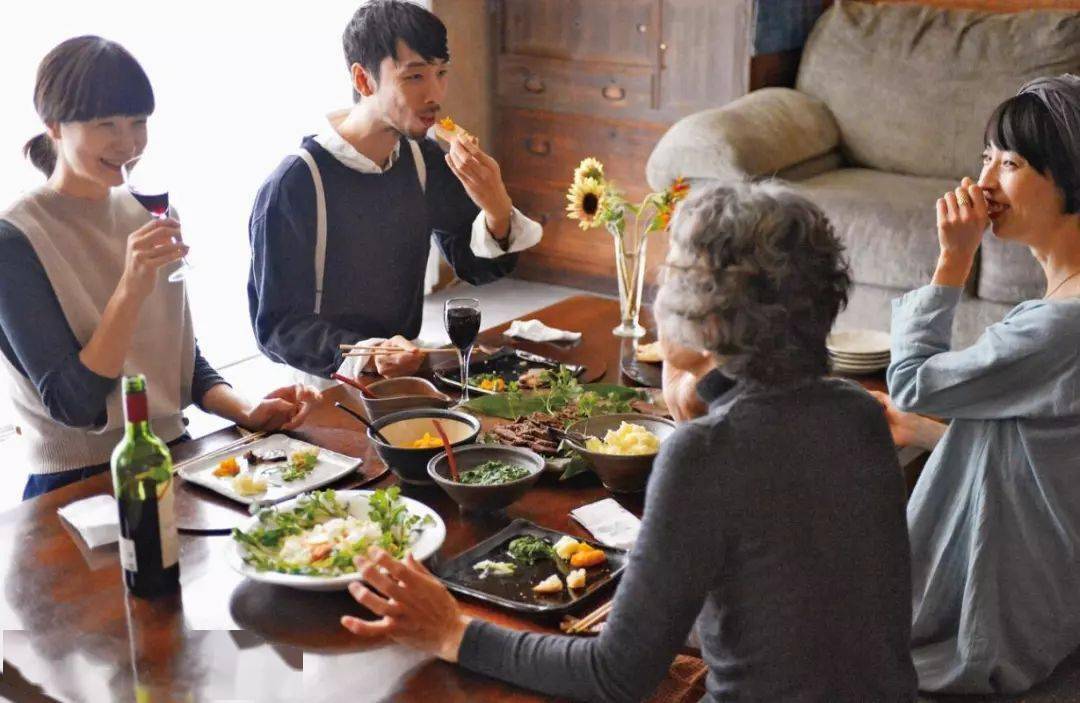 何懼變老！日本74歲主婦「5點起床做飯」與老公分床睡　生活曝光「卻被10萬人大呼羨慕」：神仙生活