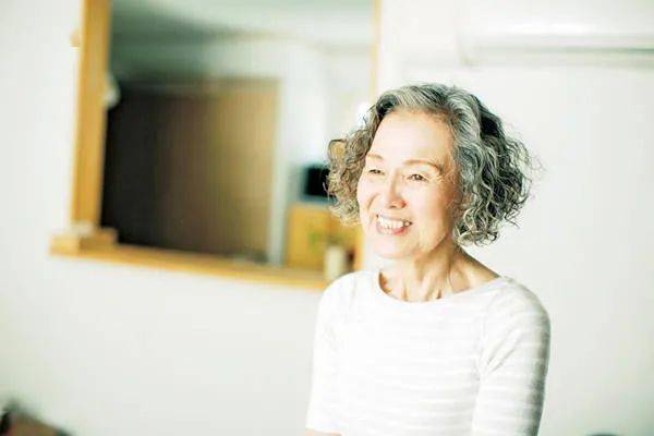 何懼變老！日本74歲主婦「5點起床做飯」與老公分床睡　生活曝光「卻被10萬人大呼羨慕」：神仙生活