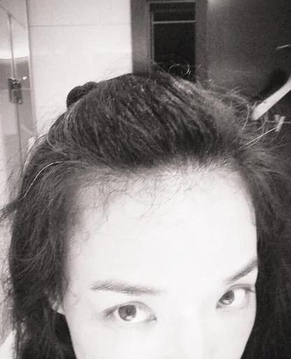 無包袱女神！44歲舒淇素顏替「林熙蕾女兒慶生」被酸白髮冒出　她毫不遮掩「是智慧的象徵」樂喊：做最真實的自己