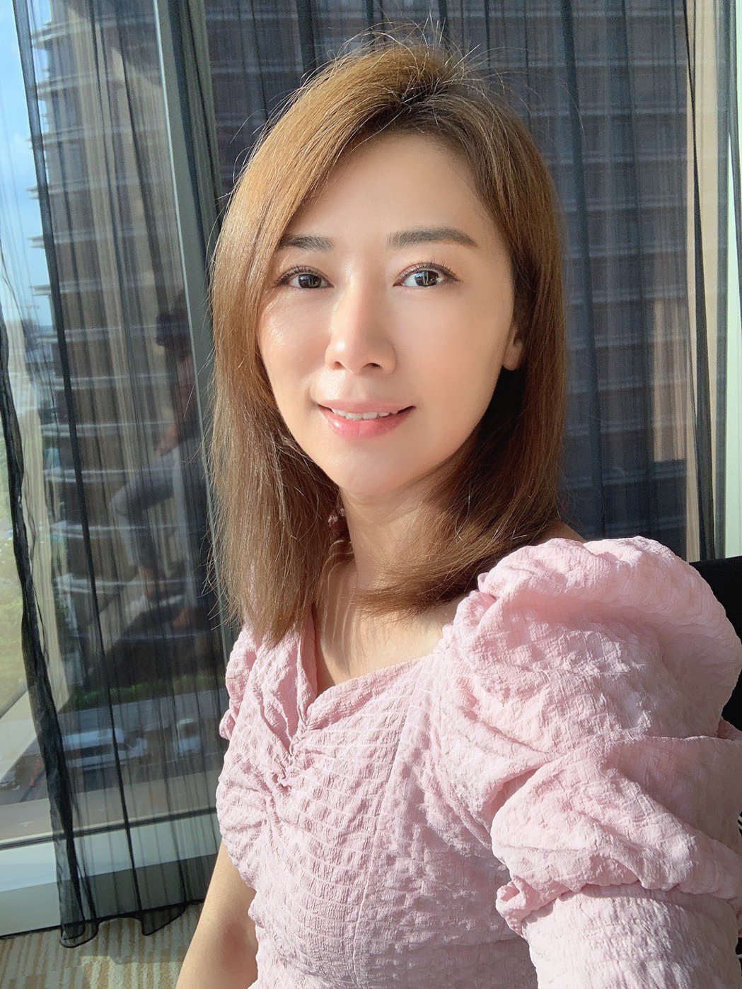 消失八點檔多年！45歲女神「淡出演藝圈」改行當老闆　「搭3000萬豪車上班」成人生勝利組