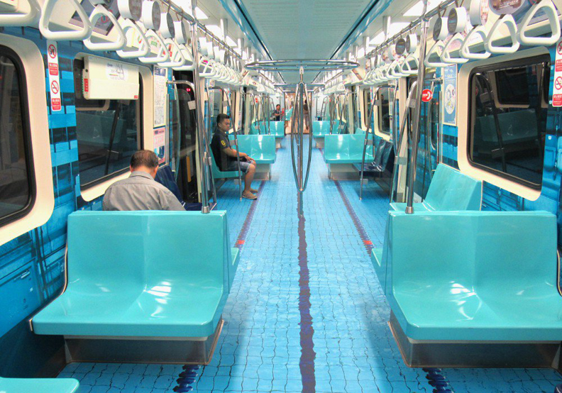 台灣最美風景！國中弟搭捷運不適「忍不住吐滿一地」　乘客驚嚇「下秒接連起身送暖」過程感動全網