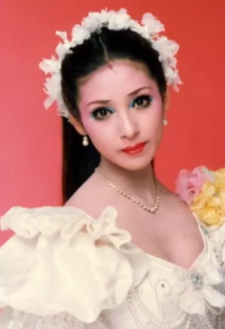 最美歐巴桑！65歲資深女星「三餐照吃沒胖過」皮膚超Q彈　關鍵「早上固定2件事」凍齡40年