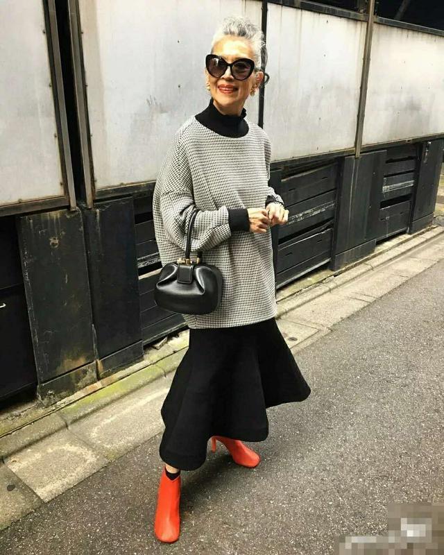年過70也很美！奶奶擁9萬粉絲「大方曬出白髮皺紋」　氣質藏不住「穿搭時髦又優雅」網讚：心態超年輕