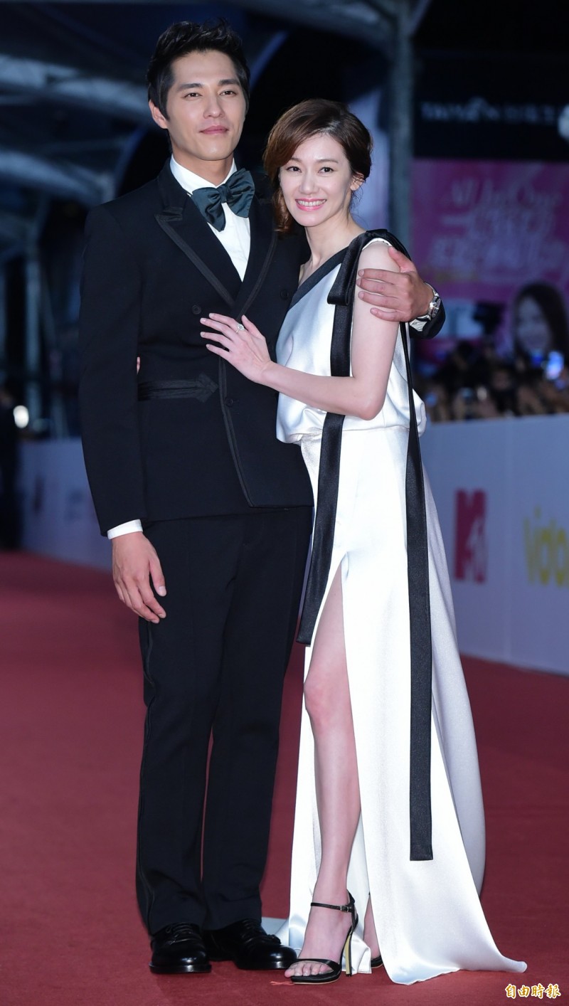 性格浪子變慈父！42歲藍正龍「不捨愛妻為孩子淡出」　結婚7年宣告「老婆自由了」：一切都值得了