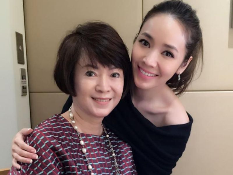 暢談小三過往！侯佩岑急護母「我們沒拿這麼多錢」　知情人曝「正宮當年被圍堵」：太不知分寸
