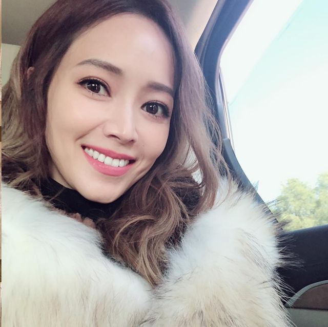 暢談小三過往！侯佩岑急護母「我們沒拿這麼多錢」　知情人曝「正宮當年被圍堵」：太不知分寸