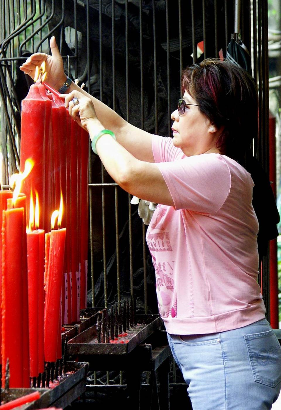 萬般皆是命？47歲女星媽哽咽懺悔「我已經道歉了」　原配女兒發聲「無法原諒她們母女」：骨子裡就是壞