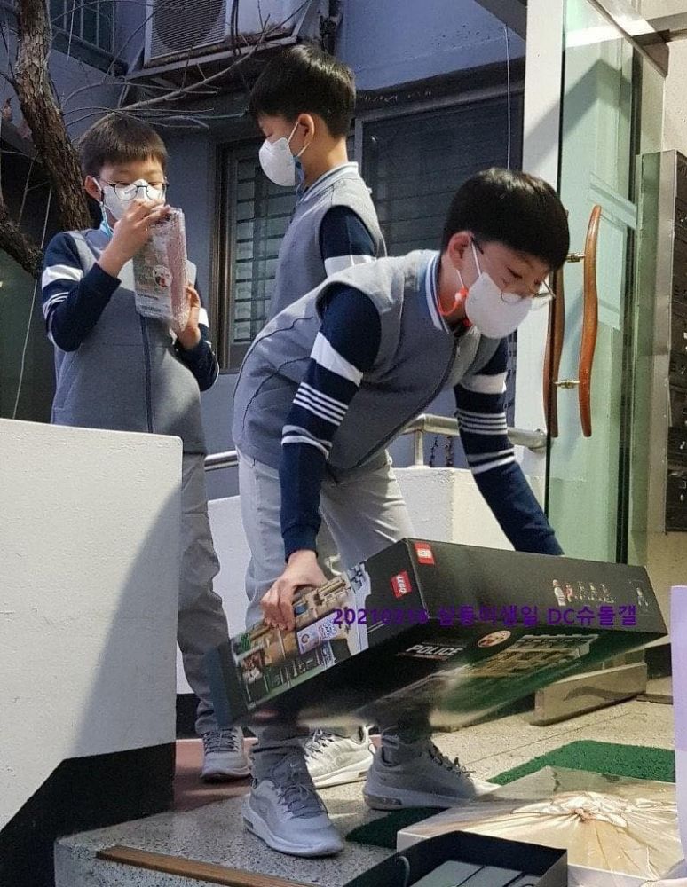 亞洲最萌三胞胎！大韓民國萬歲「9歲慶生近照」瘋傳　遺傳「老爸185cm長腿基因」近看五官網笑歪