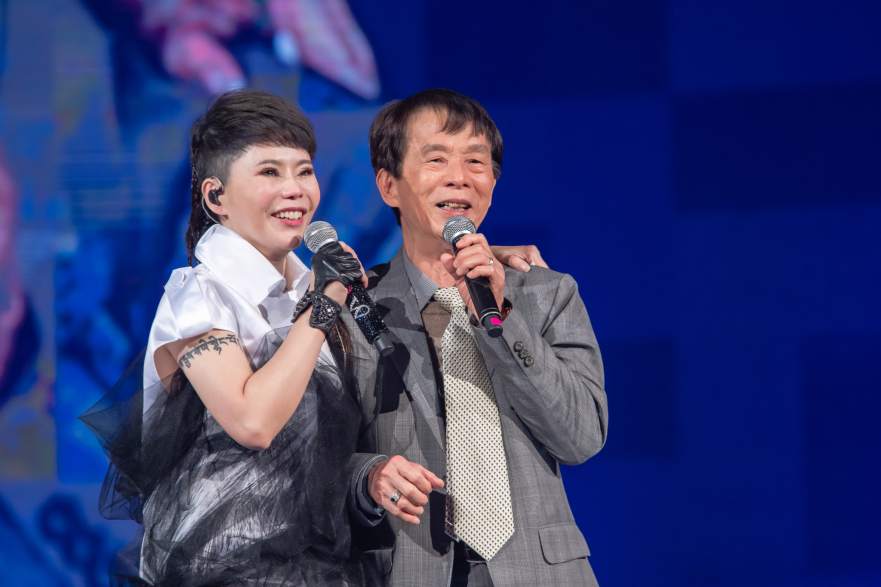 從沒為自己活！詹雅雯「20歲出道扛家計」四處奔波終於還完債　「茹素20年」不再執著：不捨爸爸一人吃飯