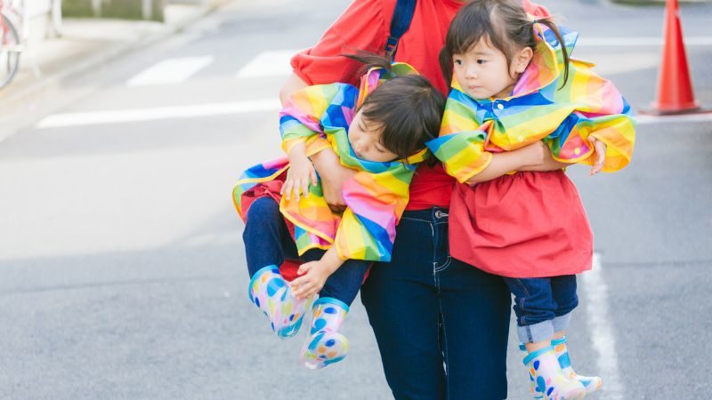又重男輕女？「媳婦生女兒」鄰居阿伯氣罵：是賠錢貨　她霸氣回嘴「對方噎到臉紅」趕緊逃離現場