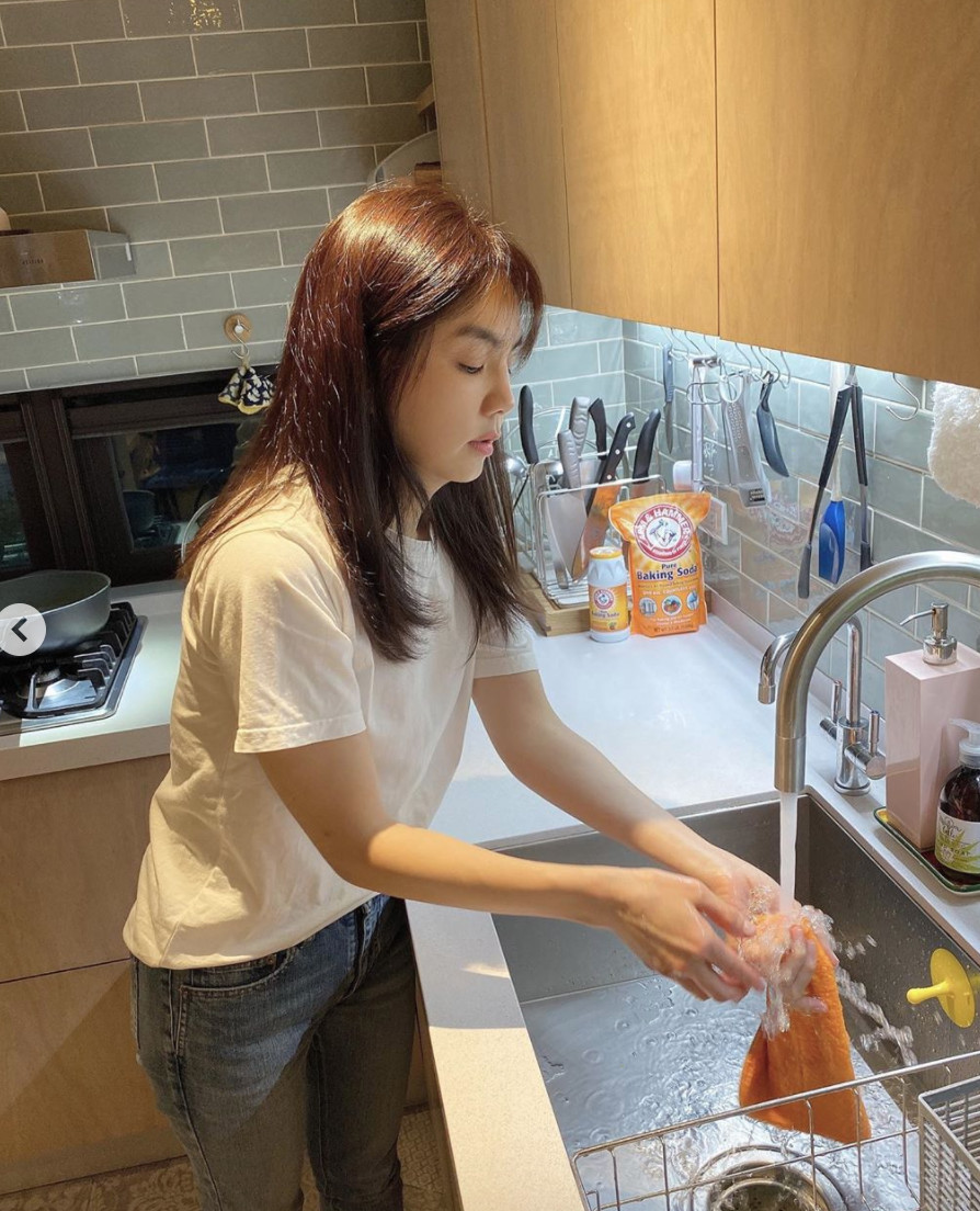 當媽後變更美！Ella百坪豪宅曝光「裝潢超夢幻」內有旋轉樓梯　結婚後「散發滿滿女人味」好賢慧