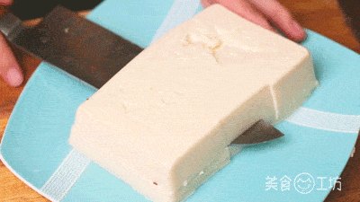 10分鍾就能出鍋！豆腐搭配雞蛋配上「特製調醬汁」營養翻倍　簡單一煎「超下飯」