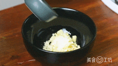10分鍾就能出鍋！豆腐搭配雞蛋配上「特製調醬汁」營養翻倍　簡單一煎「超下飯」