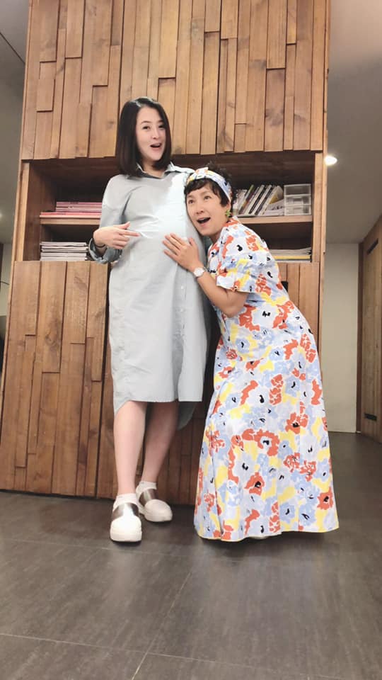 晉升甜蜜一家三口！恭喜39歲李亮瑾「順利產下兒子」　張峰奇在醫院「全程守候」心疼：老婆好偉大