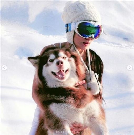 半百美魔女媽媽太辣！同框23歲兒子「誤以為是情侶」　「堅持30年自律」逆齡生長：年紀不過是數字