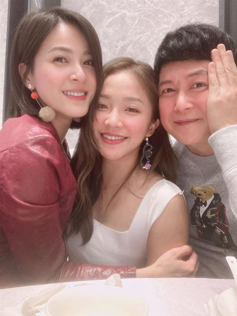 現實中是孝子！《黃金歲月》高駿生難忘「亡父臨終前緊牽他手」　努力盡孝「回憶唯一全家出遊」瞬間淚崩