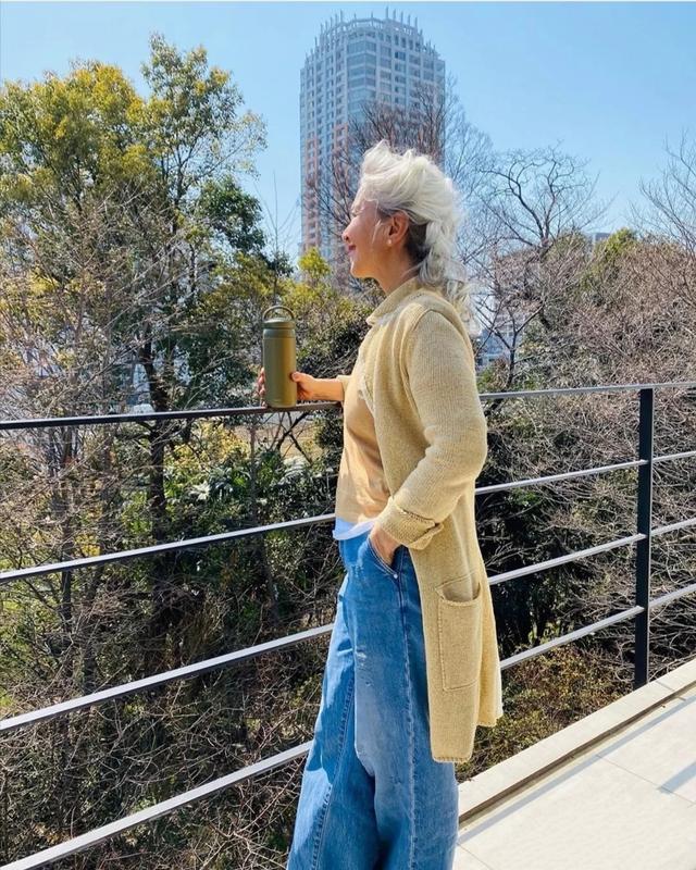 60歲的日本奶奶從容得體，活成女性典範，印證歲月厚待優雅女人