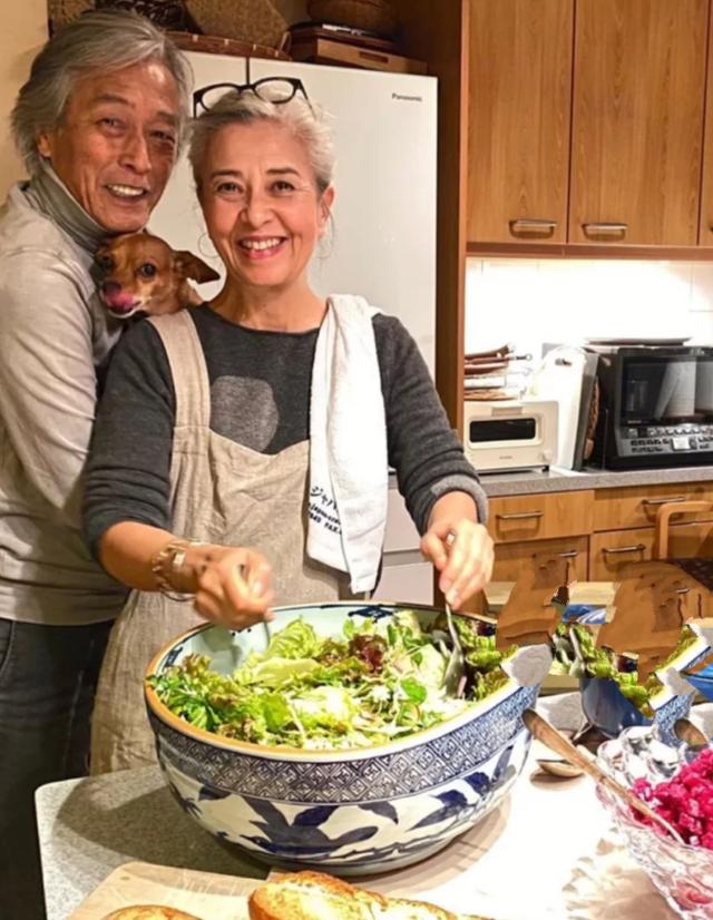 60歲的日本奶奶從容得體，活成女性典範，印證歲月厚待優雅女人
