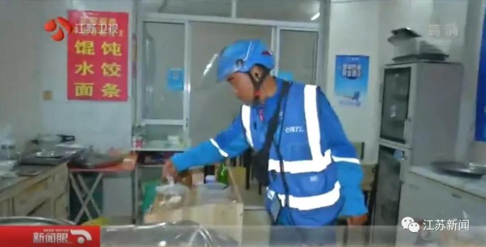 努力撐起家！單親爸全年跑外送「只挑深夜」背後原因好感人　「風雨無阻騎車」不喊累：父愛的偉大
