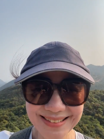 一代女神鍾楚紅「堅持不打醫美」　把日子過成詩「61歲登山素顏照」網讚翻：這才叫凍齡！