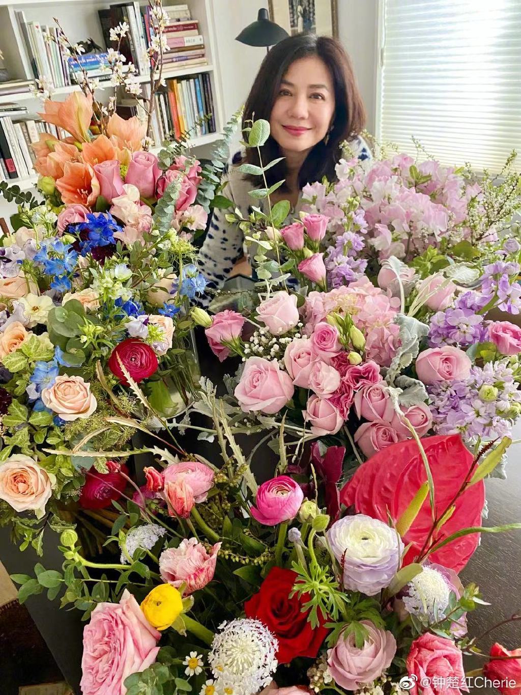 一代女神鍾楚紅「堅持不打醫美」　把日子過成詩「61歲登山素顏照」網讚翻：這才叫凍齡！