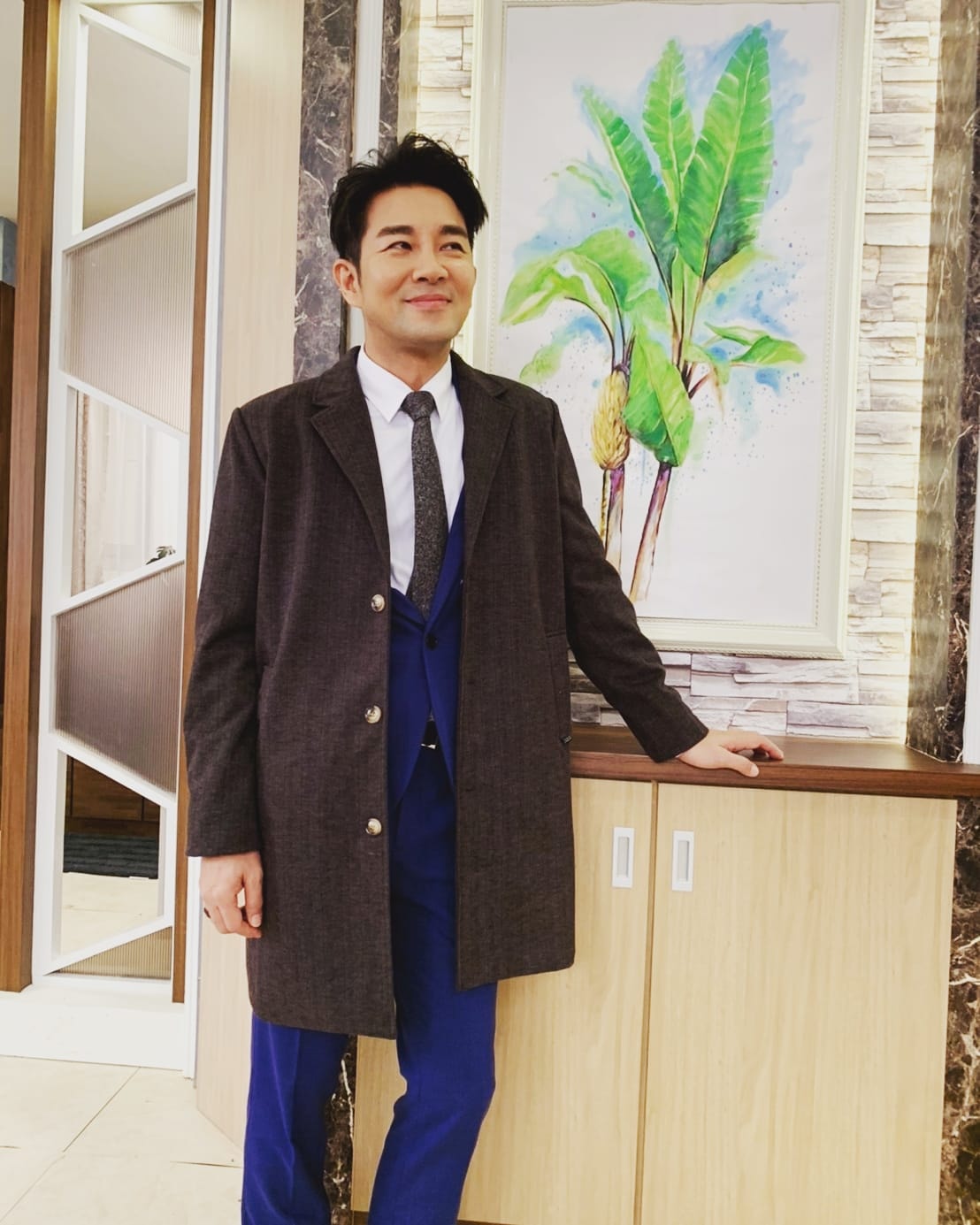 停工2年！謝承均「轉行當洗頭小弟」毫無明星架子　親力親為「遭嫌技術差」高EQ回應被讚