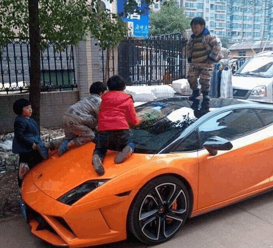 屢教不改！熊孩子故意往鄰桌「火鍋裡吐口水」熊媽急護短　鄰桌「霸氣回覆」網力挺：早該治治了