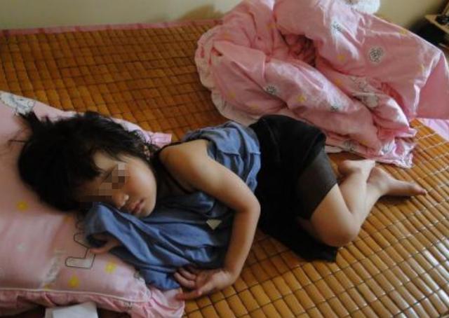 6歲女兒睡覺常縮成一團！媽媽沾沾自喜「覺得可愛」發朋友圈炫耀　奶奶急説：出問題了