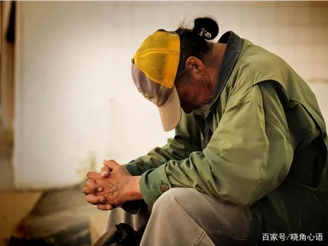 70歲爸爸重病離開！媽媽神情不哀傷「照常去公園跳舞」　女兒責問「母傾訴多年真相」痛哭：我自由了