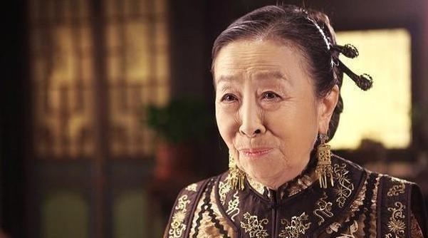 一路好走！「慈祥媽媽專業戶」病痛纏身10年不幸逝去享年75歲　住院仍賣力上工「和老伴窩12坪房」晚景令人唏噓